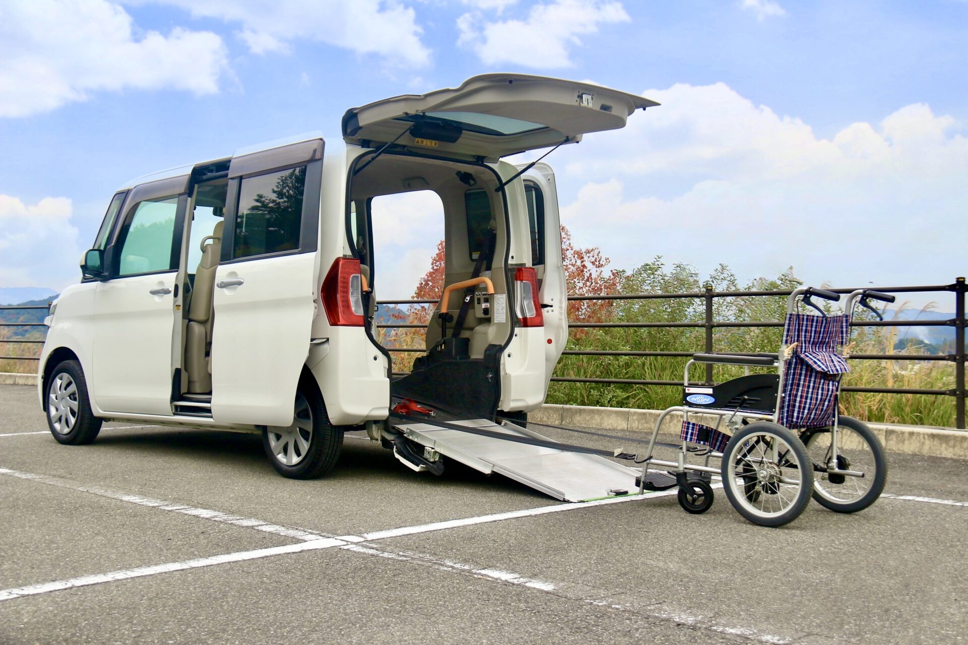 福祉車両レンタカーの内装